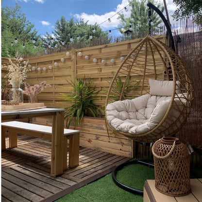 Luxe Hangstoel met Standaard – In natuurtint