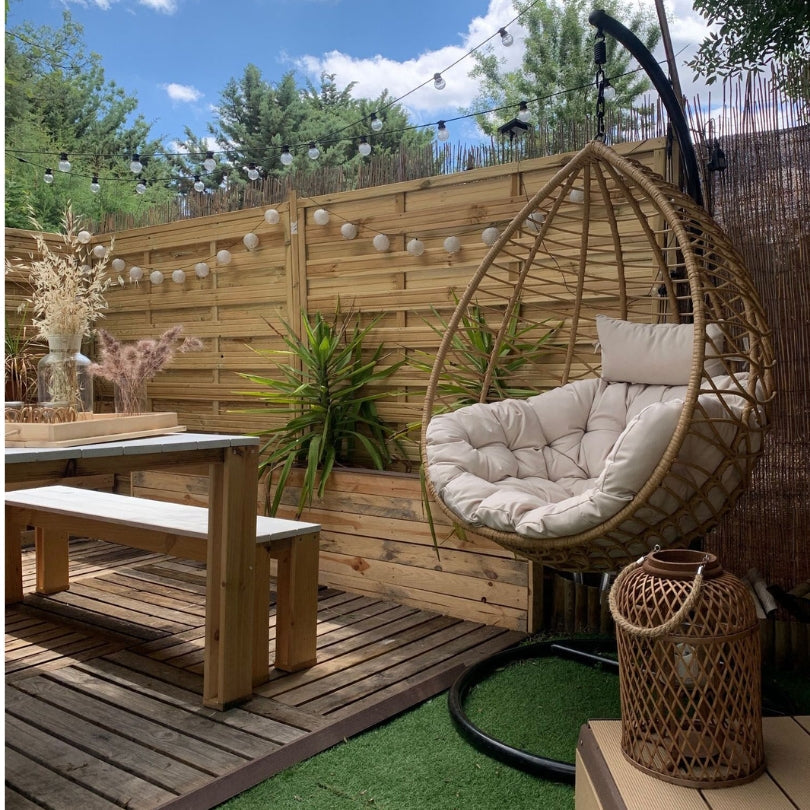 Luxe Hangstoel met Standaard – In natuurtint