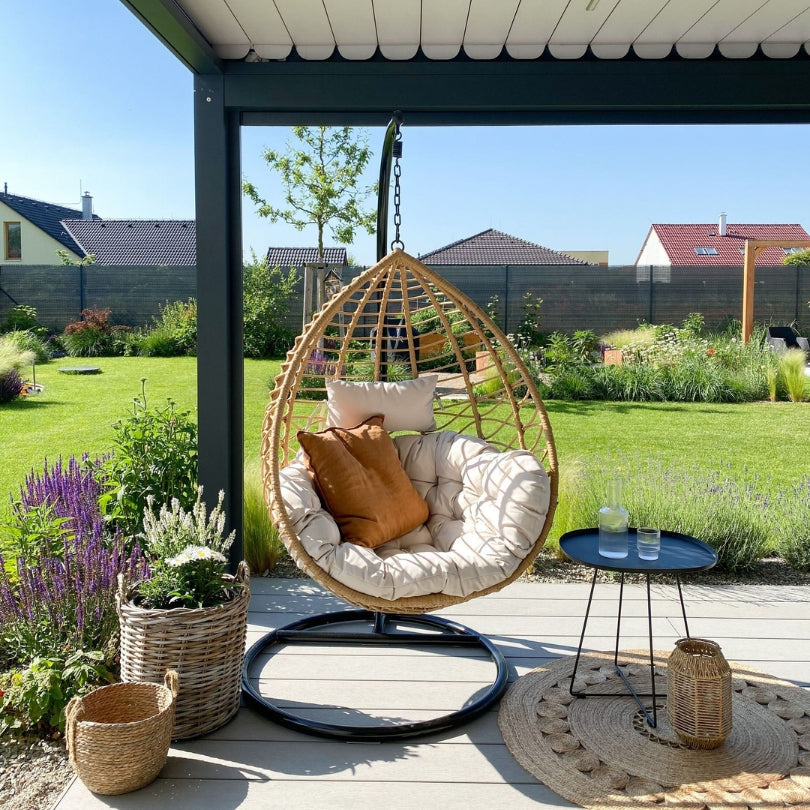 Luxe Hangstoel met Standaard – In natuurtint