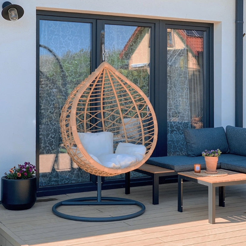 Luxe Hangstoel met Standaard – In natuurtint