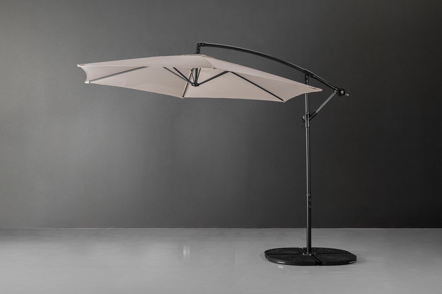 Miami Zweefparasol (Beige) – Zonsondergangreflectie
