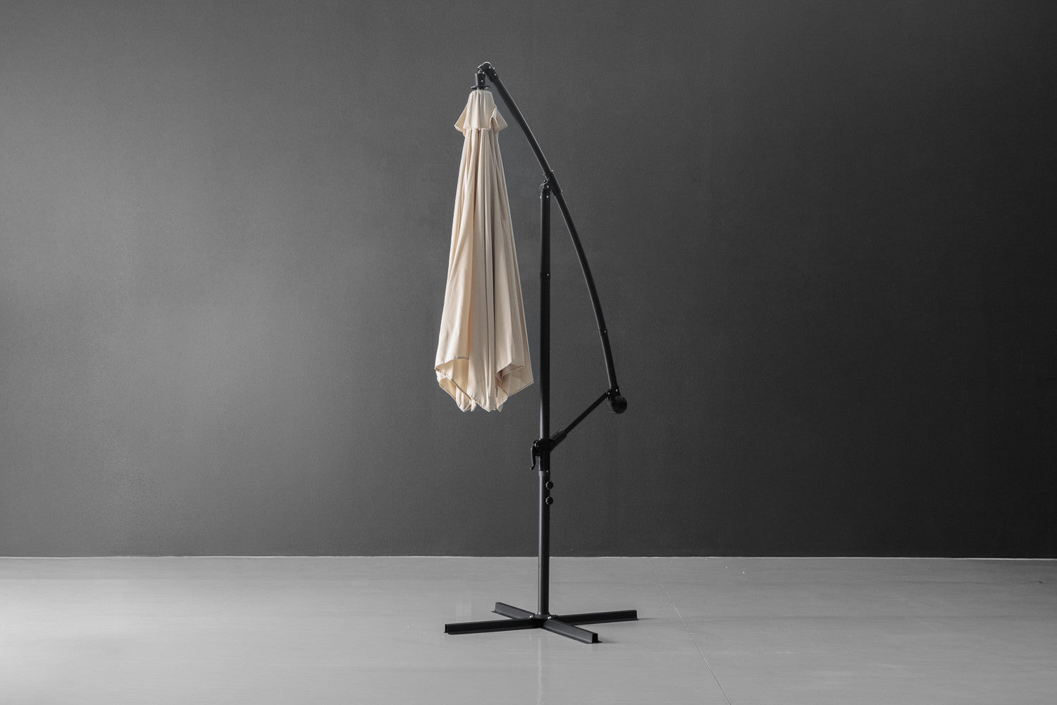 Miami Zweefparasol (Beige) – Zonsondergangreflectie