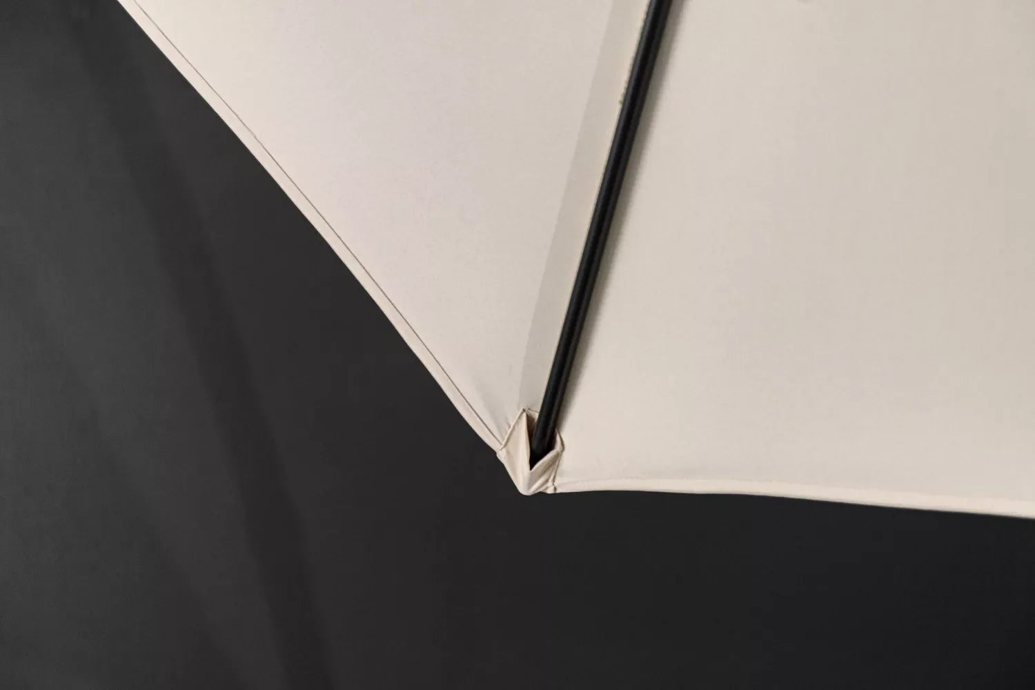 Miami Zweefparasol (Beige) – Zonsondergangreflectie
