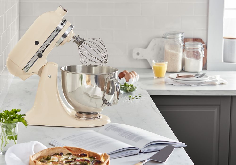 KitchenAid Artisan Seria 5 l – Mikser stojący z przechylaną głowicą – (Krem Migdałowy)